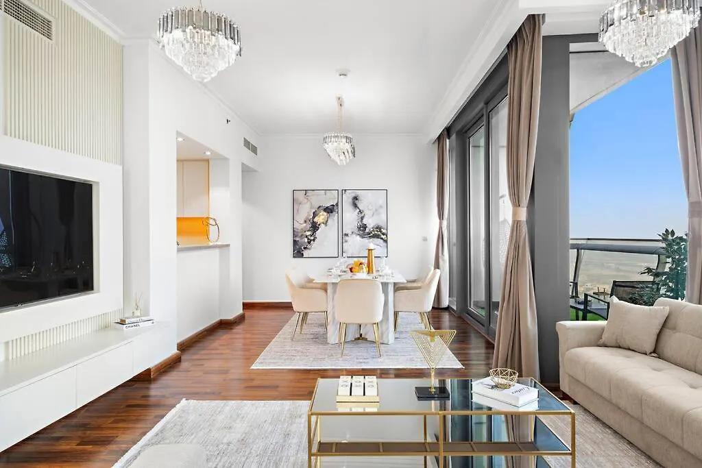 Luxury 4Br Flat, Downtown Dubai, Pool, Gym, Ps5, Sleeps 11 Guests Apartment United Arab Emirates