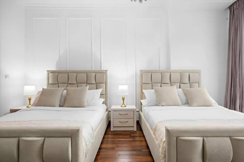 Luxury 4Br Flat, Downtown Dubai, Pool, Gym, Ps5, Sleeps 11 Guests Apartment Dubai