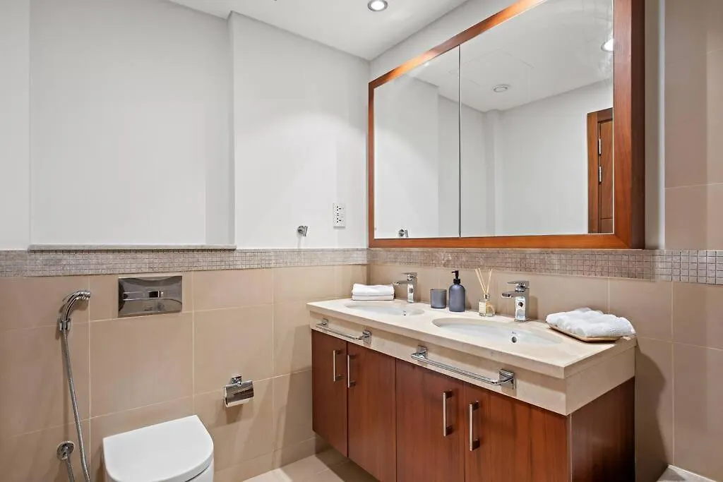 Luxury 4Br Flat, Downtown Dubai, Pool, Gym, Ps5, Sleeps 11 Guests Apartment 0*, Dubai