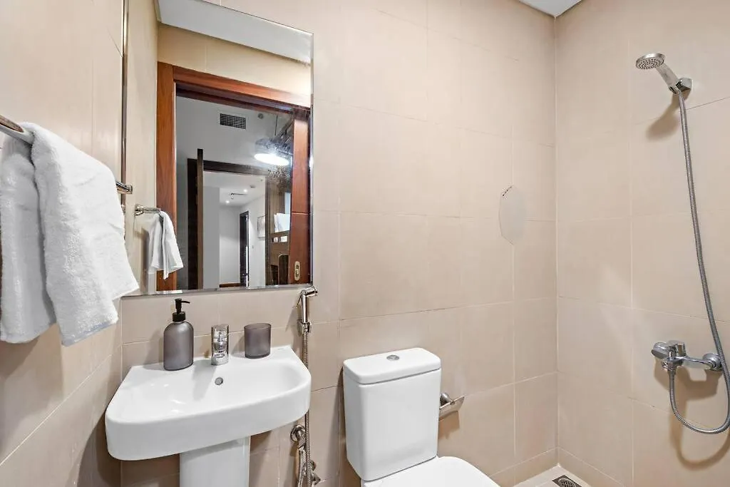 4Br Downtown Apartment With Burj View Pool Gym And Free Parking Dubai