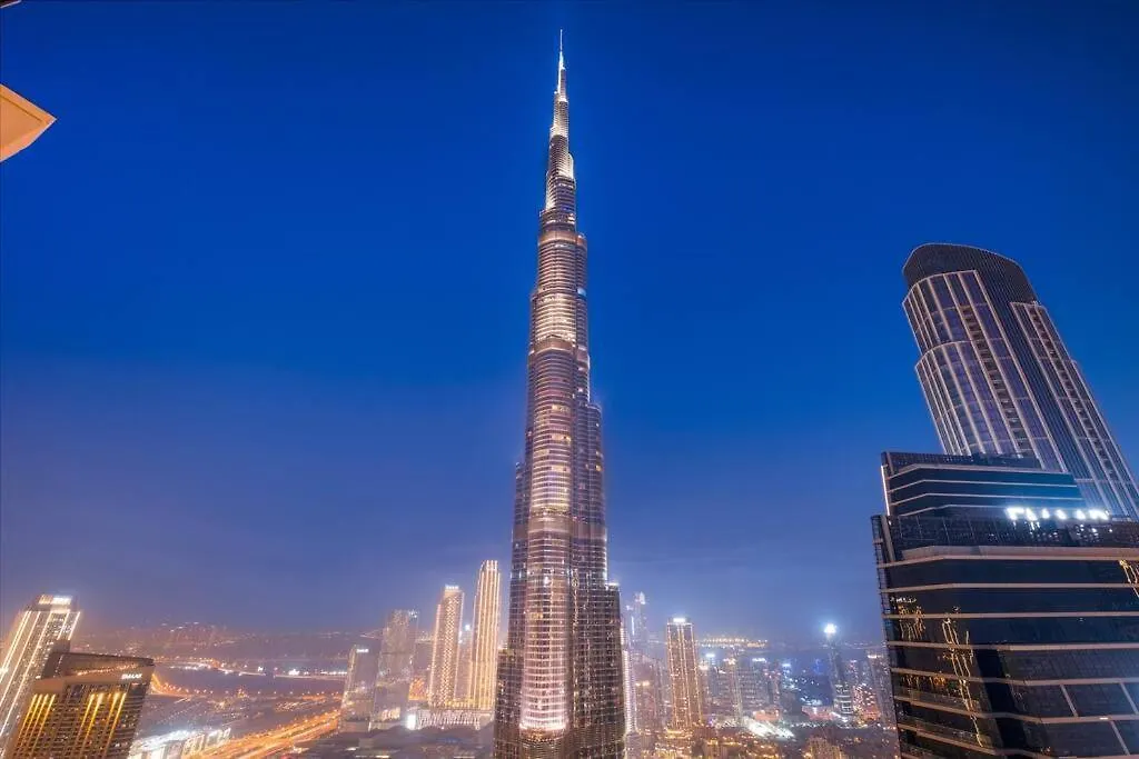 4Br Downtown Apartment With Burj View Pool Gym And Free Parking Dubai