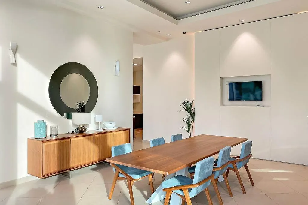 4Br Downtown Apartment With Burj View Pool Gym And Free Parking Dubai