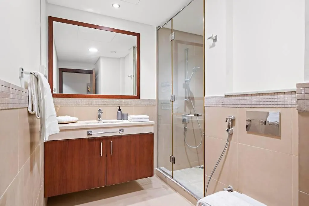 4Br Downtown Apartment With Burj View Pool Gym And Free Parking Dubai